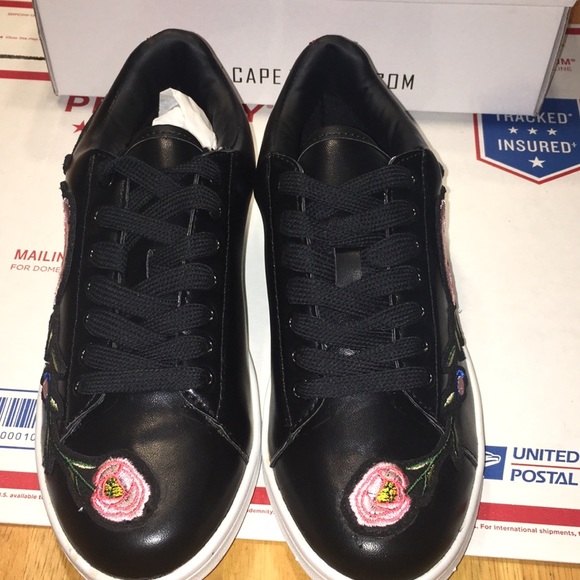 Cape Robbin Shoes Size 9 left - Picture 3 of 8